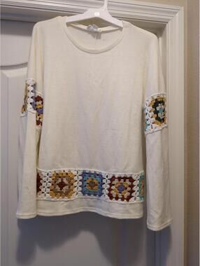 Loveriche Round Neck Sweater Women's Medium Crochet Sleeves & Bottom Boho